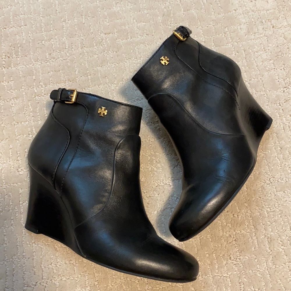 Tory Burch Black Wedge Size 8